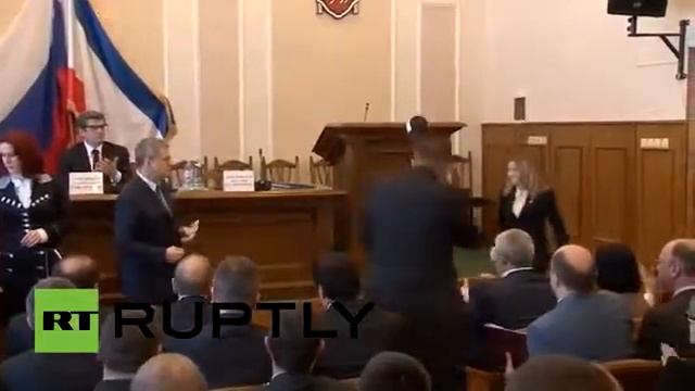 И о прокурора Крыма Наталья Поклонская получила удостоверение сотрудника российской прокуратуры смотреть онлайн