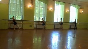 Экзамен по классическому танцу в 7 классе (3 год обучения). Педагог -- Коваленко Ева Игоревна.