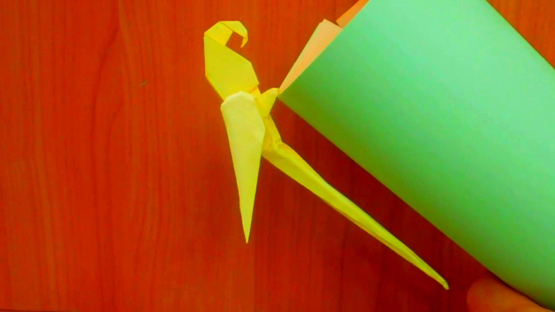 Как сделать попугая из бумаги. Оригами попугай.mp4 смотреть онлайн