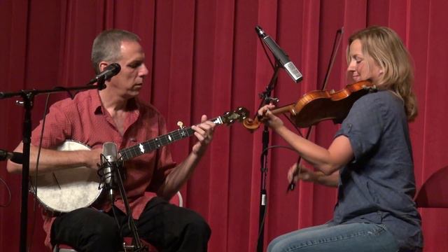 Chuck Levy with Erynn Marshall - Mars Hill March - Midwest Banjo Camp 2014 смотреть онлайн