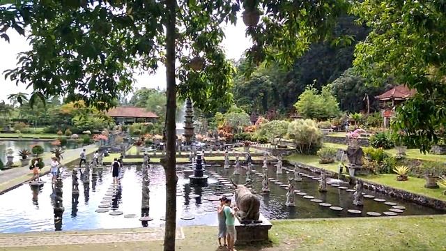 Водный дворец Тирта Ганга | Бронировать/ купить тур на Бали из Калининграда, Польши +7(4012)900095 смотреть онлайн