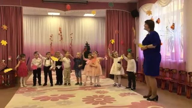У Родиона Праздник Осени в детском саду. Младшая группа Зайчики. Октябрь 2018г. Химки смотреть онлайн