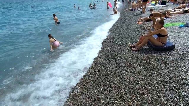 Гурзуф сегодня, 02.07.21. Самая свежая обстановка на пляжах, набережной и улочках поселка. смотреть онлайн