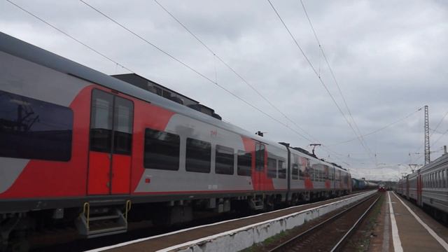 ЭС1П-029 "Ласточка" рейсом Москва - Кострома проезжает станцию Александров-1. смотреть онлайн