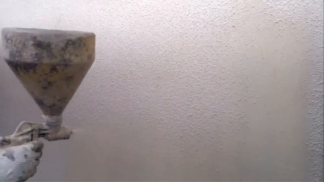 Нанесение акриловой камешковой штукатурки механическим способом. смотреть онлайн