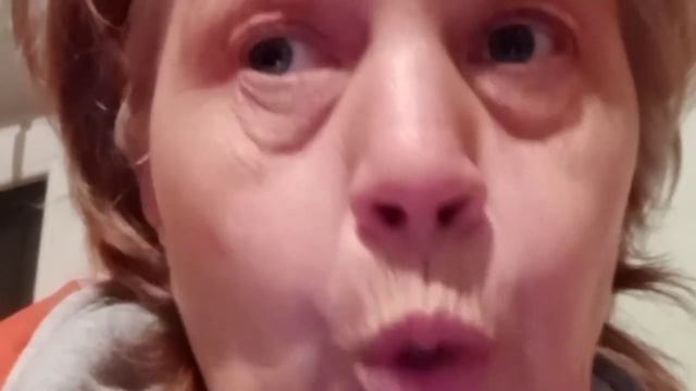 Почему,, мама в здании,,? смотреть онлайн
