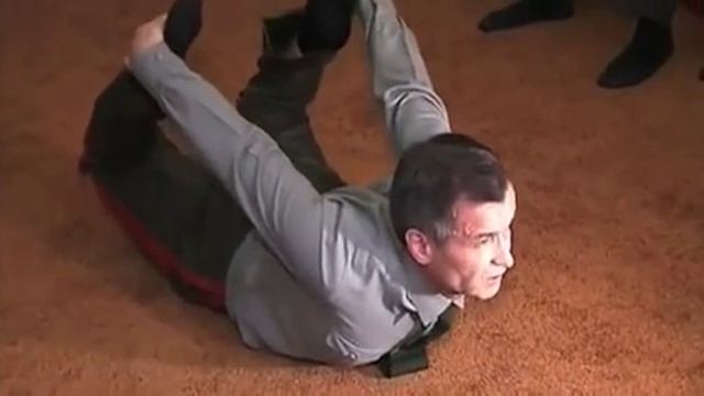 Нургалиев в позе лотоса смотреть онлайн