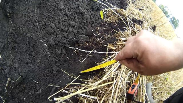 Земля просохла насквозь, вода вниз не идёт! Снова возвращаюсь к глубокой зяби. Вспашка минитракторо смотреть онлайн