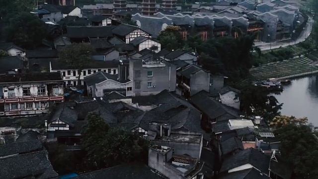 VOGE 300 AC смотреть онлайн