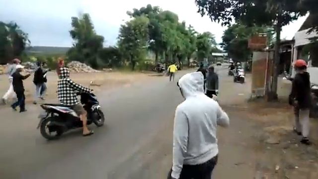 Viral!!!Adu Celurit Tahan Bacok Stm Cirebon