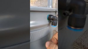 Сбор дождевой воды в гараже в бочку с козырька над воротами.