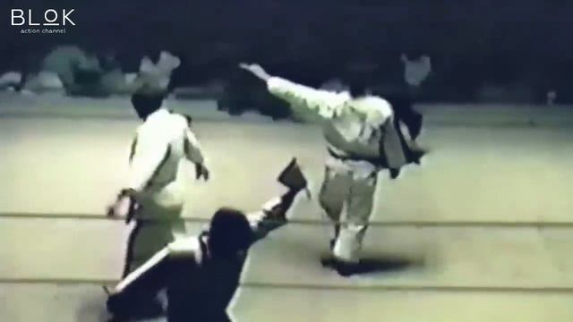 ТАК Дрался ЧАК НОРРИС! Реальный Спарринг и БОЙ Легенды КАРАТЭ! смотреть онлайн