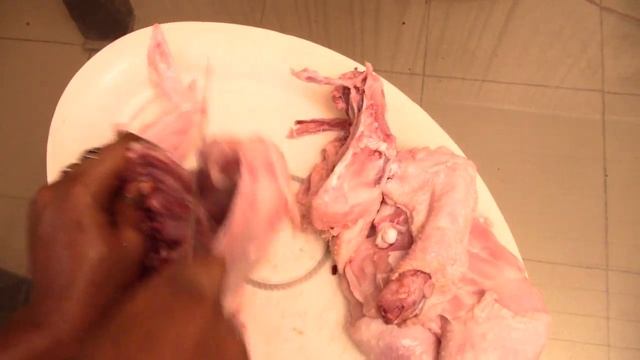 wondering how a whole chicken can be cut to pieces? i got you covered смотреть онлайн
