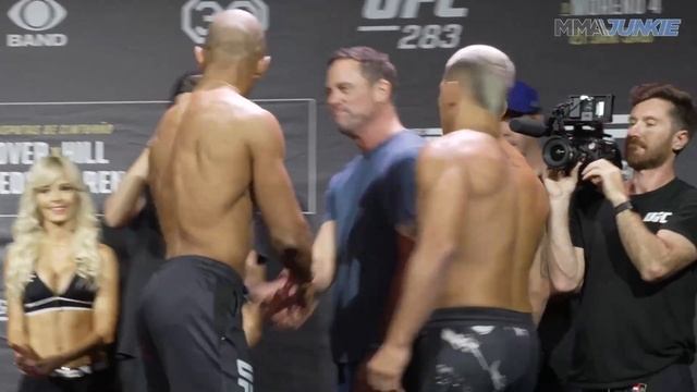 UFC 283 Full Card Faceoffs: Paul Craig, Johnny Walker Go Nose-To-Nose смотреть онлайн
