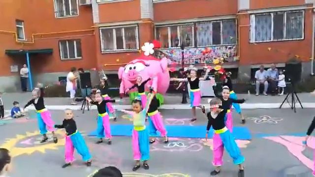 Гимнастический танец сестрёнки смотреть онлайн