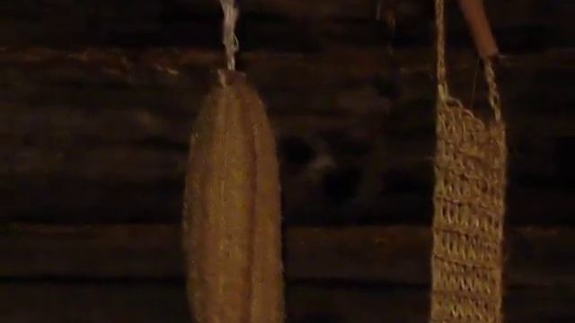 "Сверкает формой лёд на крыше.." смотреть онлайн