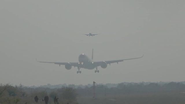 ? Hard Landing: A380 V A350