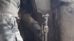 Забиваем абиссинский колодец (скважина)