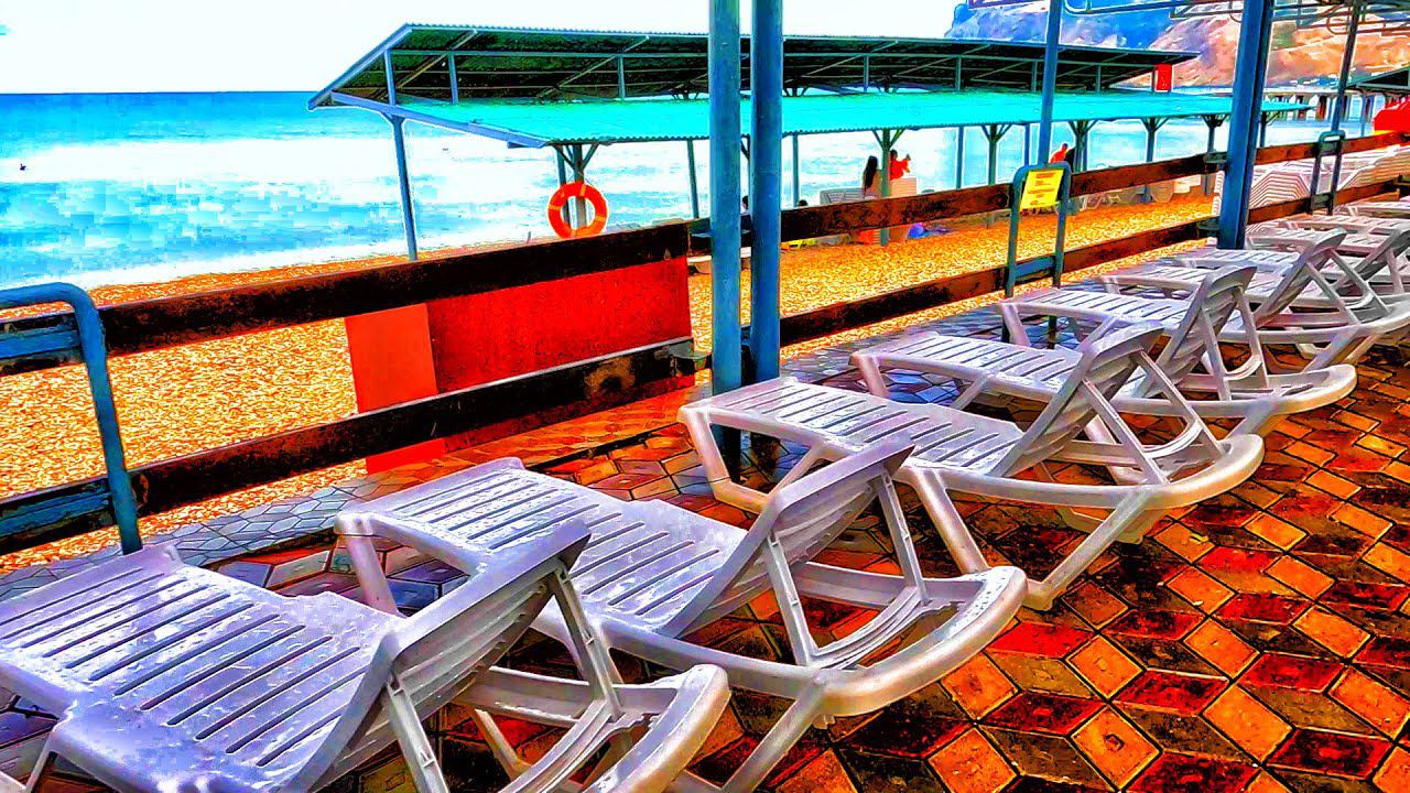 Коктебель ОПУСТЕЛ. Почему ЕДУТ в Крым - ОТЗЫВ туриста. Где лучше купаться в Коктебеле? смотреть онлайн