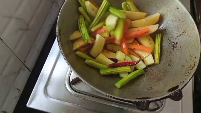 Shukto Recipe | বাড়িতে খুব সহজেই বানিয়ে ফেলুন অনুষ্ঠান বাড়ির মতো সুস্বাদু দুধ দিয়ে শুকতো রেসিপি