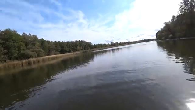 Не зря ждали осень! Наконец то клюет! Рыбалка на щуку на озере. смотреть онлайн