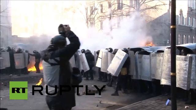 Lorde - Everybody Wants To Rule The World [Ukrainian Revolution] смотреть онлайн