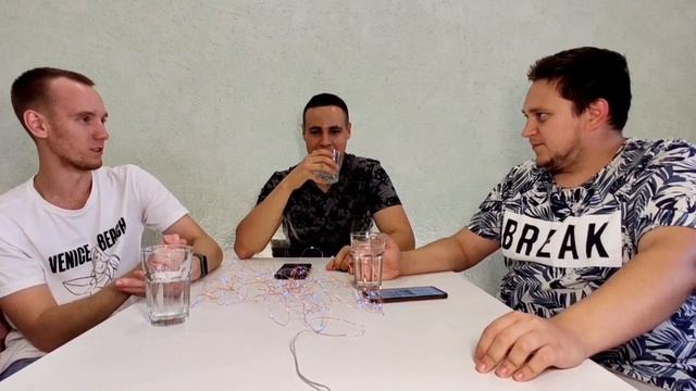 The Table#7 Свиньи нападают. В ГБДД новые знаки. Хамзаев против молодёжи. Проглотил наушники во сне смотреть онлайн