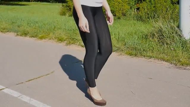 Девушка в леггинсах.2.Girl in leggings.Mädchen in Leggins.menina nas caneleiras. смотреть онлайн