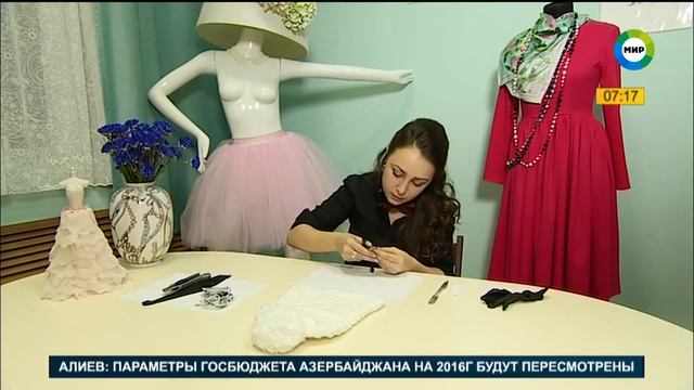 Обновляем старую зимнюю шапку. Рубрика Декор. смотреть онлайн
