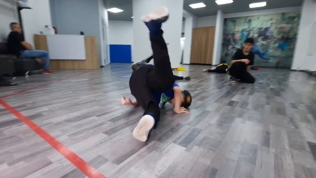 Мастер класс от Bboy Apache в Tip Top Dance!!! смотреть онлайн