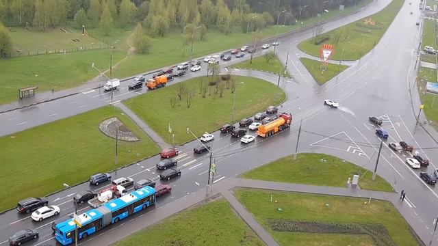 Светофор возде ул. Поляны д.7. 08.05.2017 год 12.00 смотреть онлайн