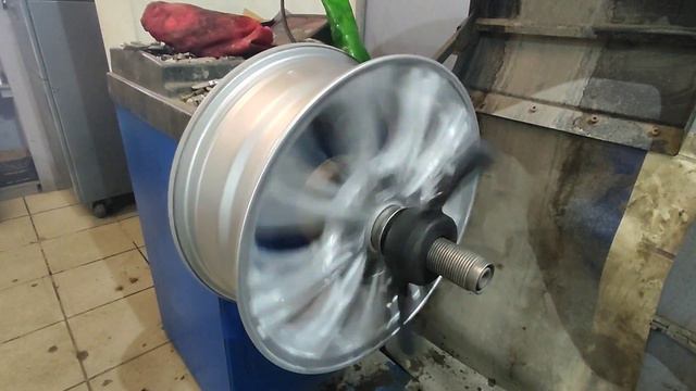 Литые диски R15 5x114.3 6JJ ET53 DIA73.1 Япония