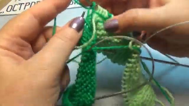 #574 ТАПОЧКИ СПИЦАМИ С КОСОЙ РАЗНОЦВЕТНЫЕ. МАСТЕР КЛАСС. смотреть онлайн