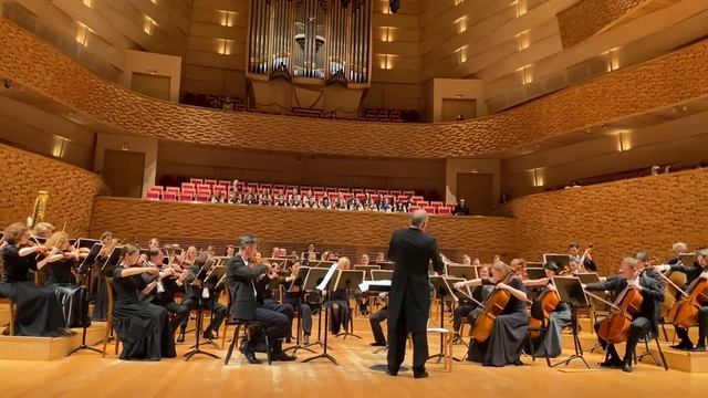 И. Дунаевский. Музыка из к/ф «Цирк» Михаил Синькевич, Оркестр Мариинского театра смотреть онлайн