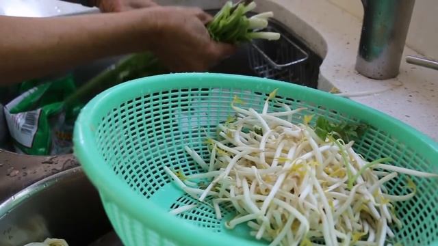 Cooking With Mrs. Nguyen: Pho Bo -- Vietnamese Beef Noodle Soup