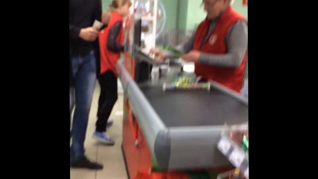 Пятерочка не верит в сроки годности!!! смотреть онлайн