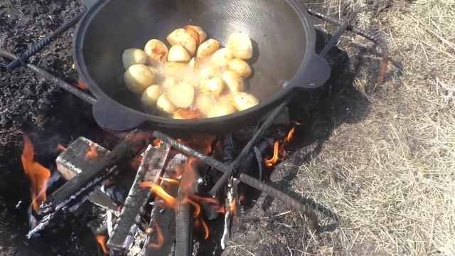 СЕМЬ Камрадов, СЕМЬ ЕТРАКОВ в БОГАТОЙ деревеньки, кости ШАМАНА в казане смотреть онлайн