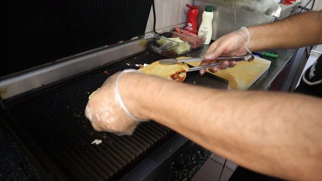 Diyarbakır'ın İlk Tostçusunda Diyarbakır Tostu Yedik!!! | Diyarbakır Sokak Lezzetleri смотреть онлайн