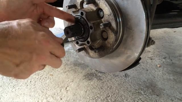 СсангЙонг Рекстон 2006 года меняем передние тормозные диски и колодки  SsangYong Rexton