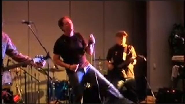 Armed Vision: Ain't Talkin' Bout Love смотреть онлайн