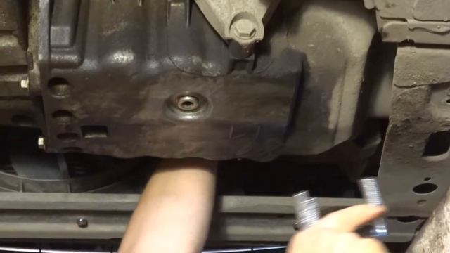 Замена масла в автомобиле Renault Scenic 2 смотреть онлайн