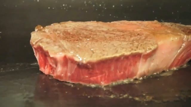 Японская Уличная Еда - Теппаньяки с Говядины смотреть онлайн