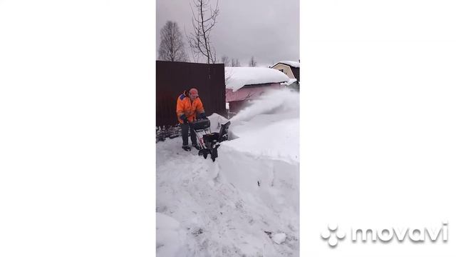 Купили снегоуборщик ALPINA AS56 P. Первый тест. смотреть онлайн