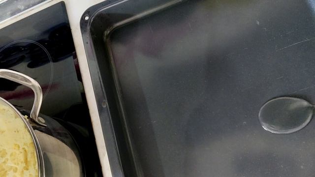 Готовим Булочки с варёной сгущёнкой смотреть онлайн