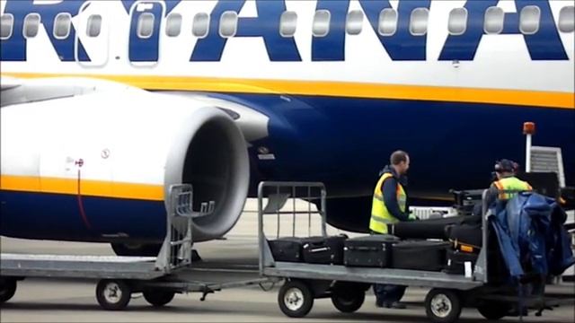 Liverpool Airport Baggage Handlers смотреть онлайн