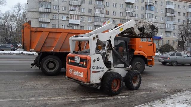 Дорожники чистят снег в Ульяновске смотреть онлайн