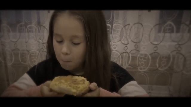 ПЕСНЯ ДЛЯ БАБУШКИ ДО СЛЁЗ // DiStory - Птичка (ПАРОДИЯ)