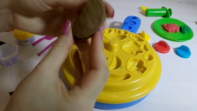Распаковка набора Play-doh и лепка еды на Сковороде Шеф-повара / Play Doh Meals on Frying Pan смотреть онлайн