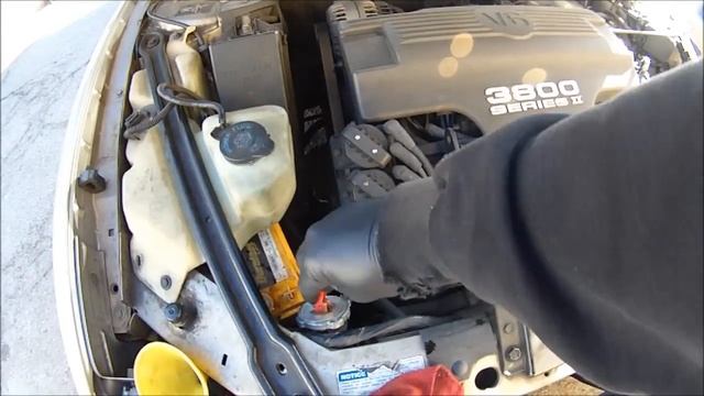 BLOWN HEAD GASKET= MILKY OIL CAP. HOW TO TELL A BLOWN HEAD GASKET ON OIL CAP смотреть онлайн