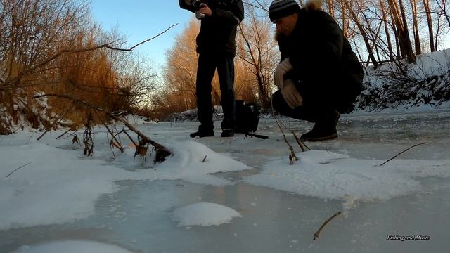 Ловля живца на поставушки. Установка поставух зимой. смотреть онлайн